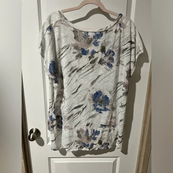 Bellambia 2x white with blue florals top - Picture 2 of 5